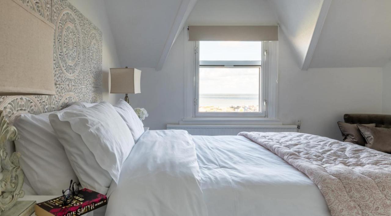Tranquil Beachfront Beautiful 2-Bed Apartment Deal Exteriér fotografie